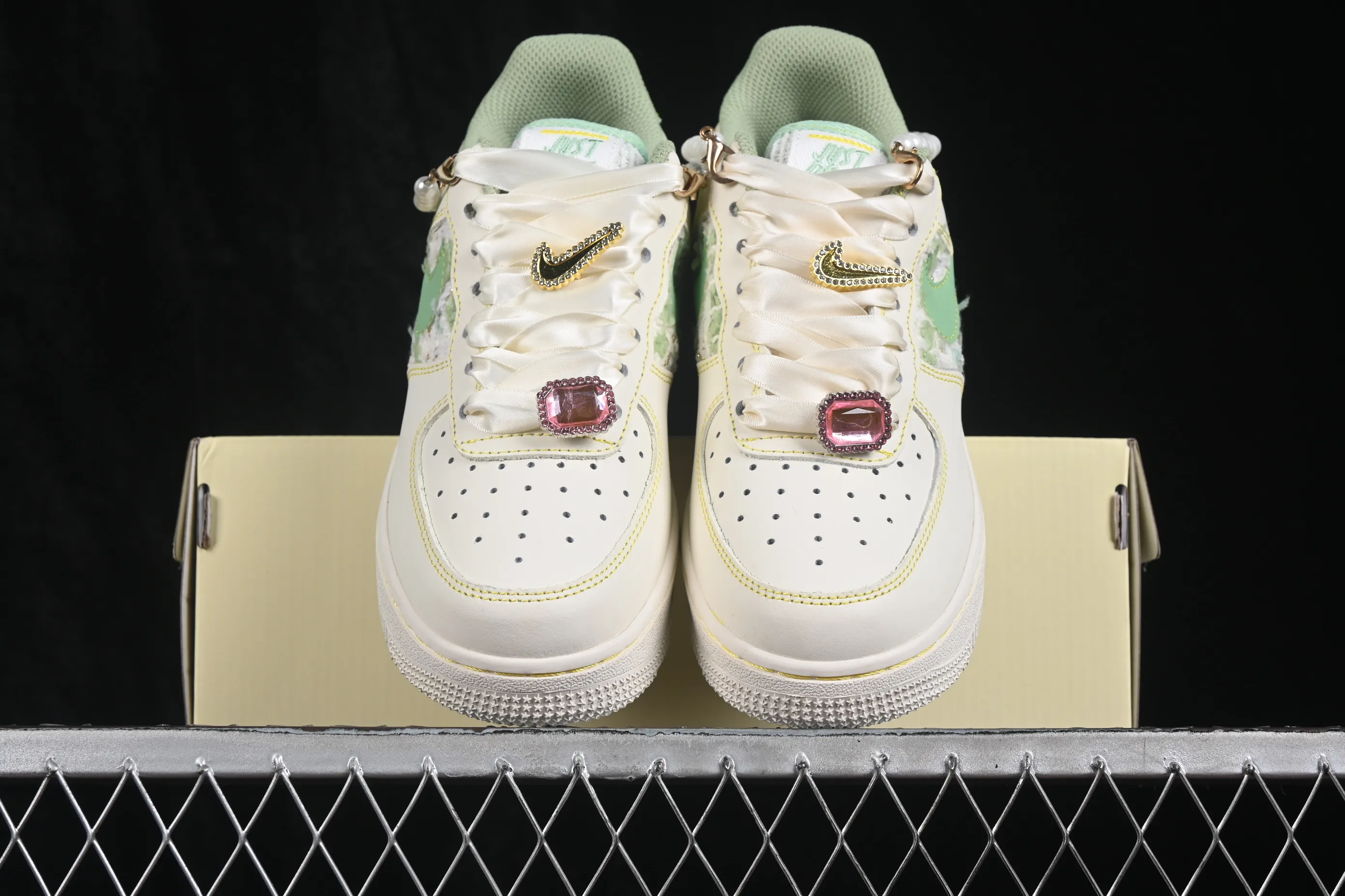 All categories Nk Air Force 1 Air Force series Nk Air Force 1 Low Air Force low-top Nike Air Force 1'07 Low "Jade Pearl Canvas" Hand-painted graffiti Green Pearl Painting Air Force 1 low-top casual sneakers FJ7740-111